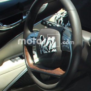 نمای جانبی نسخه 2019 کیا K900 را در تیزر رسمی این محصول مشاهده کنید