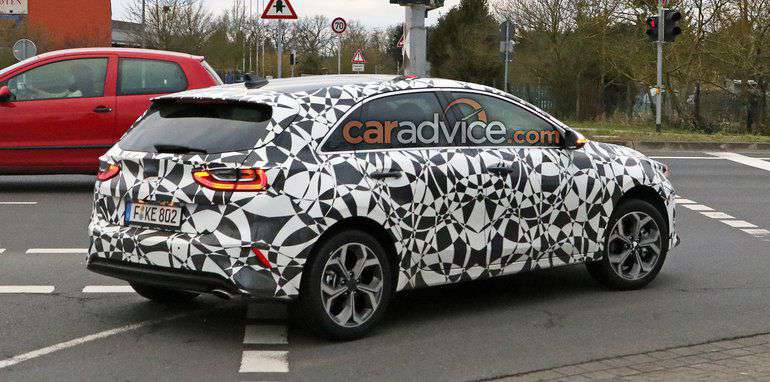 انتشار تصاویر جاسوسی از نسخه 2018 کیا سراتو هاچ‌بک