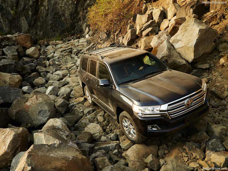 مقایسه تویوتا لندکروزر و FJ کروزر؛ جنگ شاسی‌ها!