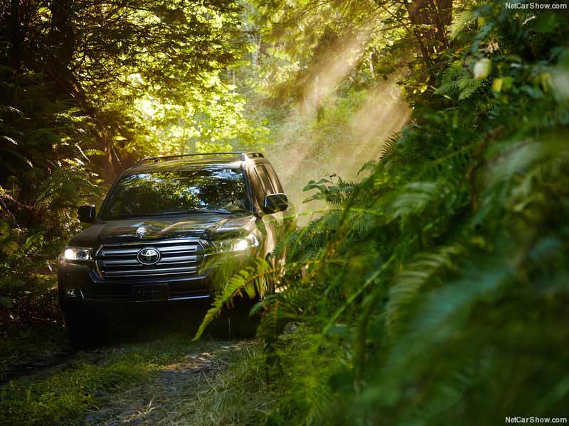 مقایسه تویوتا لندکروزر و FJ کروزر؛ جنگ شاسی‌ها!