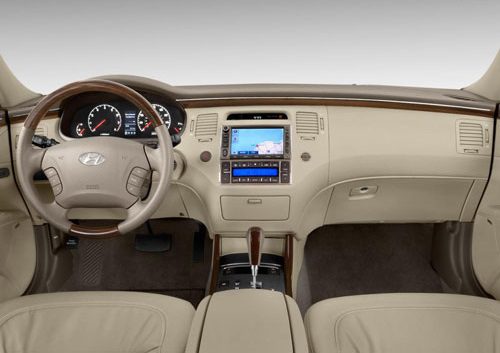 با بودجه‌ای برابر با 115 میلیون تومان، رنو سیمبل صفرکیلومتر بخریم یا آزرا 2008 کارکرده؟