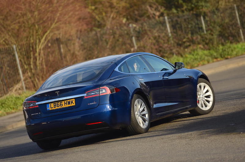 تست هیجان‌انگیز شتاب تسلا P100 D را تماشا کنید (ویدئوی اختصاصی)