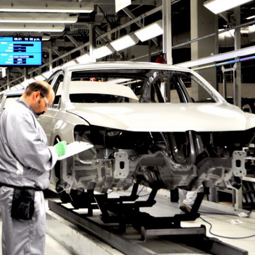 افزایش اختلاف 6 میلیونی قیمت کارخانه‌ای و بازار خودروهای داخلی در شب عید!