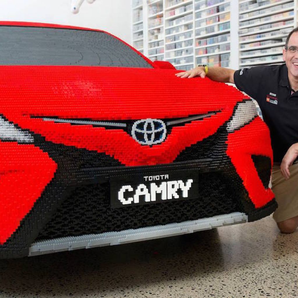 تویوتا کمری ساخته شده از 500 هزار قطعه لگو