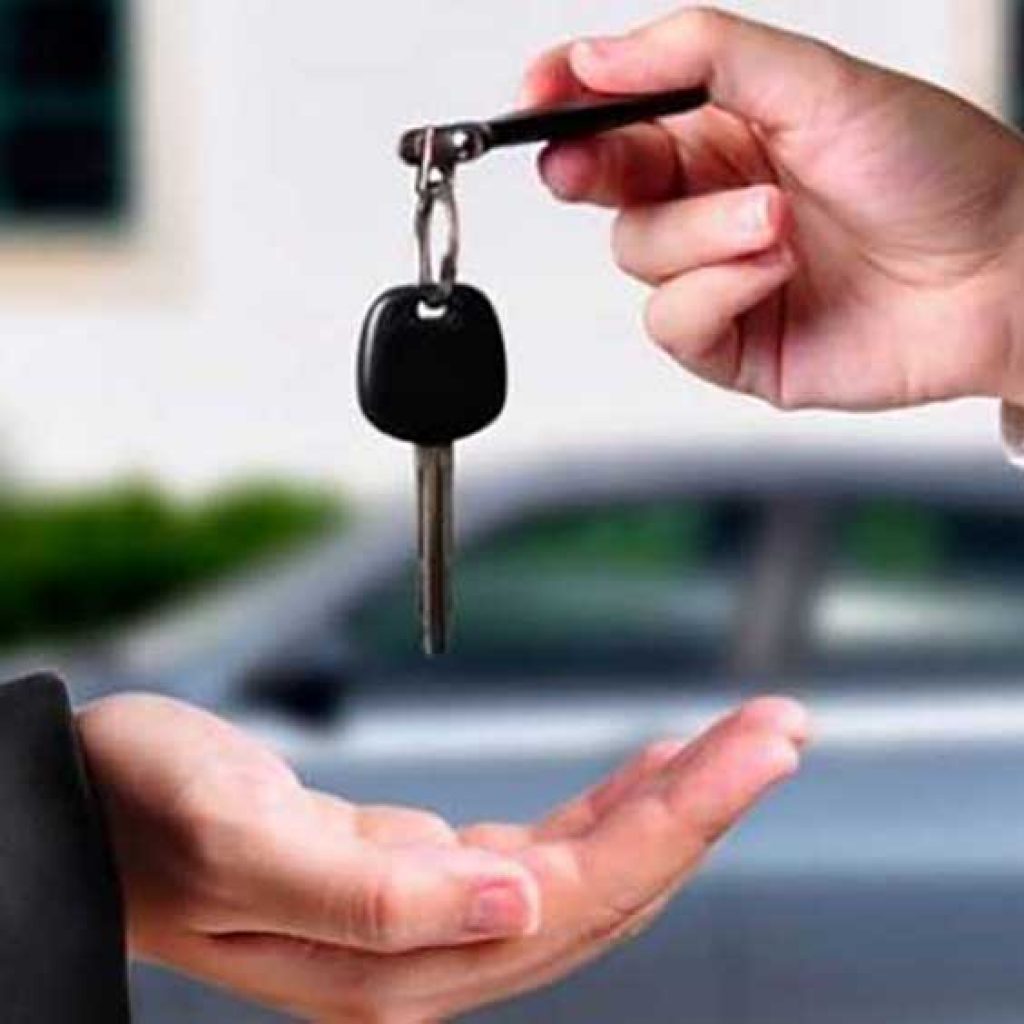 خرید یک خودرو از نمایندگی‌های مجاز بهتر است، یا از بازار آزاد؟