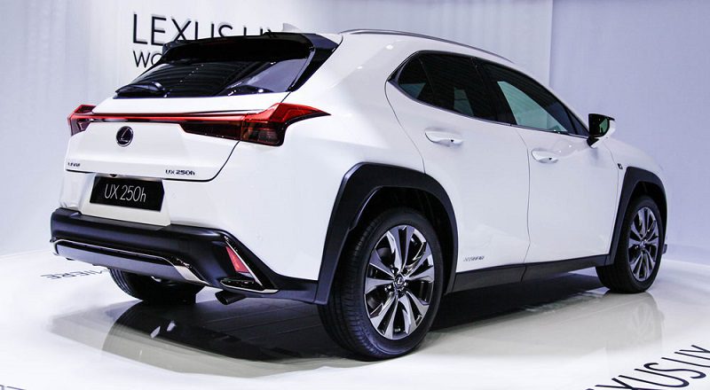 ۱۰ نکته جالب درباره لکسوس UX 250h مدل ۲۰۱۹ (ویدئوی اختصاصی)