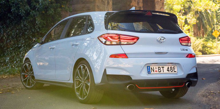 هیوندایی i30 یا گلف GTI؟ از کارشناسان استرالیایی بپرسید!