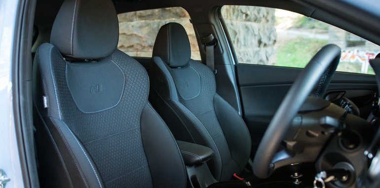 هیوندایی i30 یا گلف GTI؟ از کارشناسان استرالیایی بپرسید!