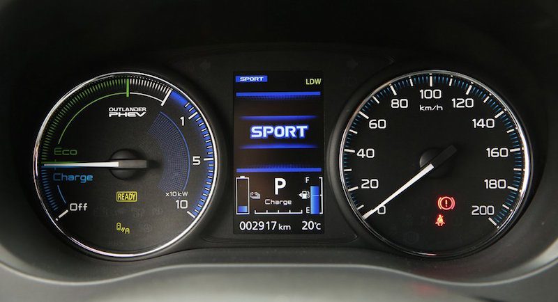 میتسوبیشی اوتلندر PHEV مدل ۲۰۱۹ رونمایی شد