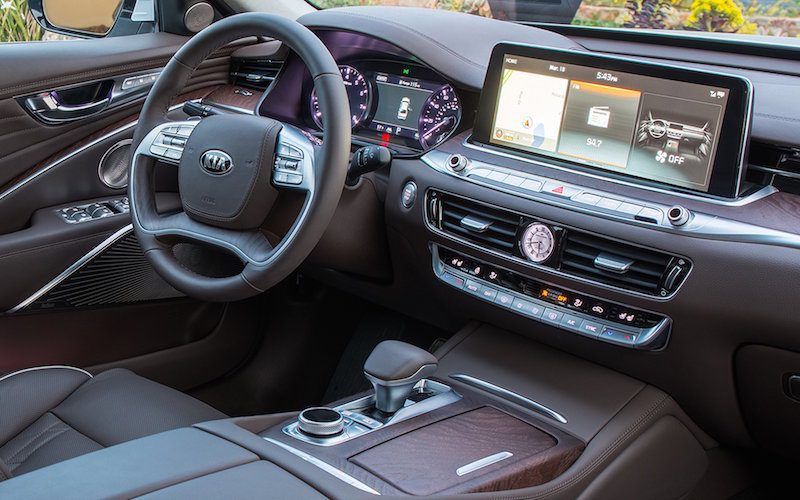 ۱۰ نکته جالب درباره کیا K900 (ویدئوی اختصاصی)