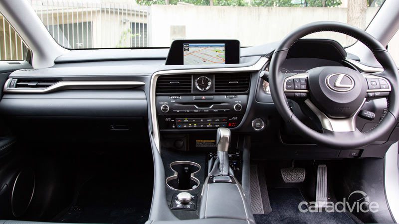 سواری کوتاه با یک ‌شاسی‌بلند لاکچری؛ لکسوس RX350L!