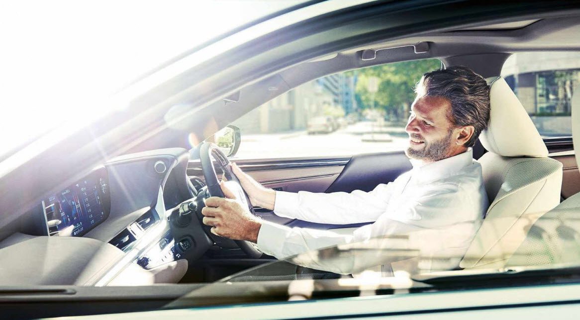 لکسوس ES 2019؛ اولین خودروی جهان با آینه های دیجیتال!