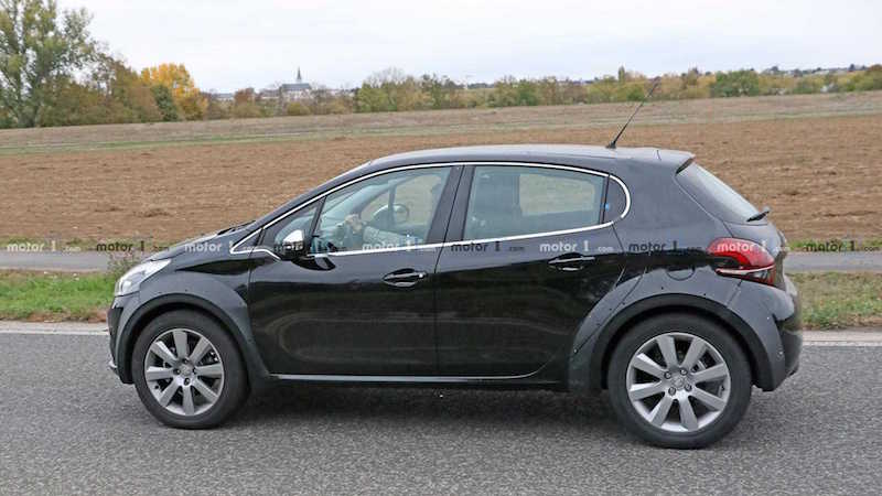 انتشار تصاویر جاسوسی کراس‌اوور پژو 208