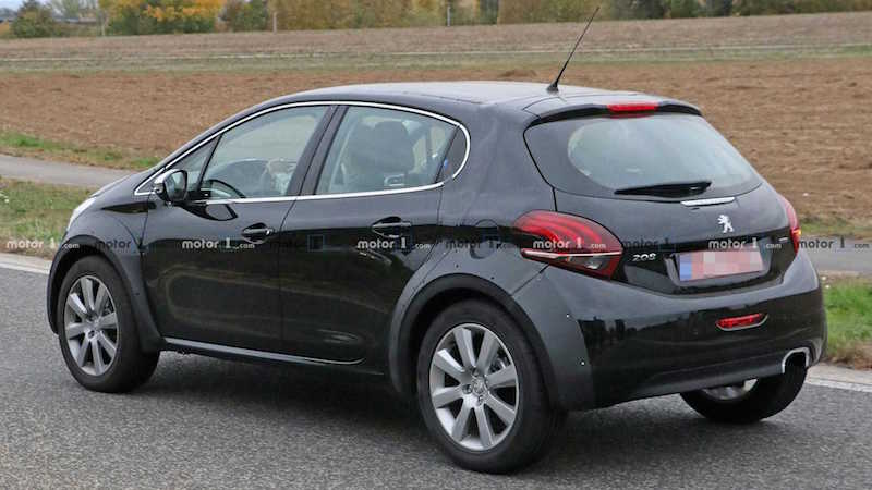 انتشار تصاویر جاسوسی کراس‌اوور پژو 208