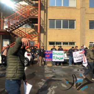 تجمع و اعتراض خریداران سیتروئن C3 و توقف صدور حواله‌ها + تصاویر