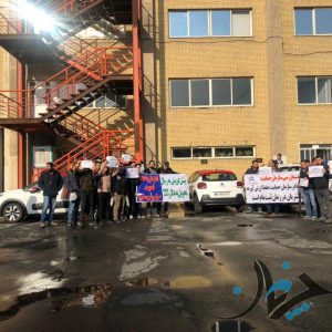 تجمع و اعتراض خریداران سیتروئن C3 و توقف صدور حواله‌ها + تصاویر