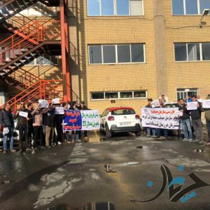 تجمع و اعتراض خریداران سیتروئن C3 و توقف صدور حواله‌ها + تصاویر