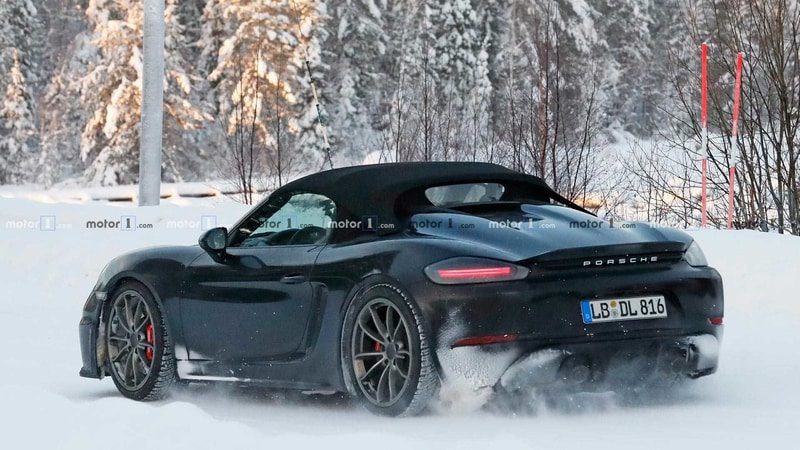 انتشار تصاویر جاسوسی پورشه 718 باکستر اسپایدر در هوای برفی زمستان