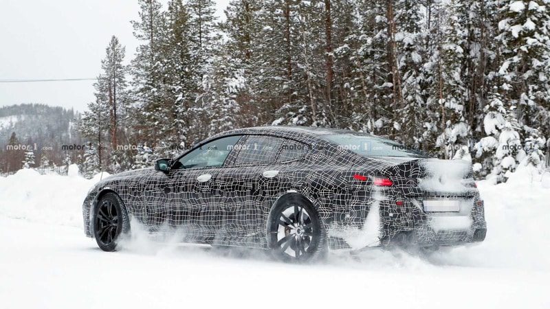 انتشار تصاویر جاسوسی کوپه بی‌ام‌و M8 در جاده برفی