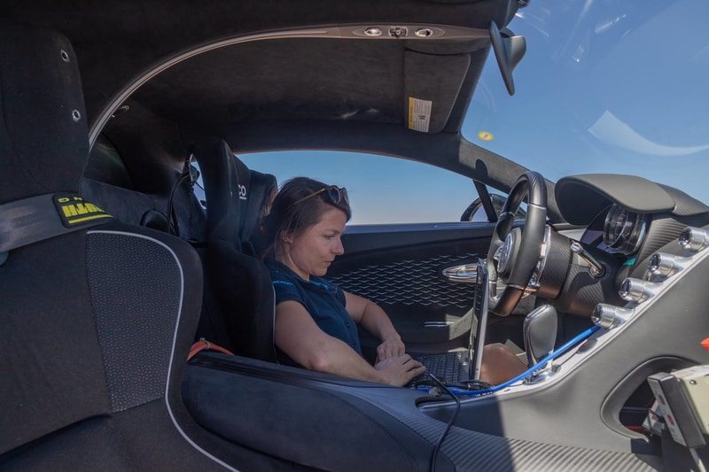 تست بوگاتی دیوو در بیابان‌ با دمای بالای 40 درجه سانتیگراد