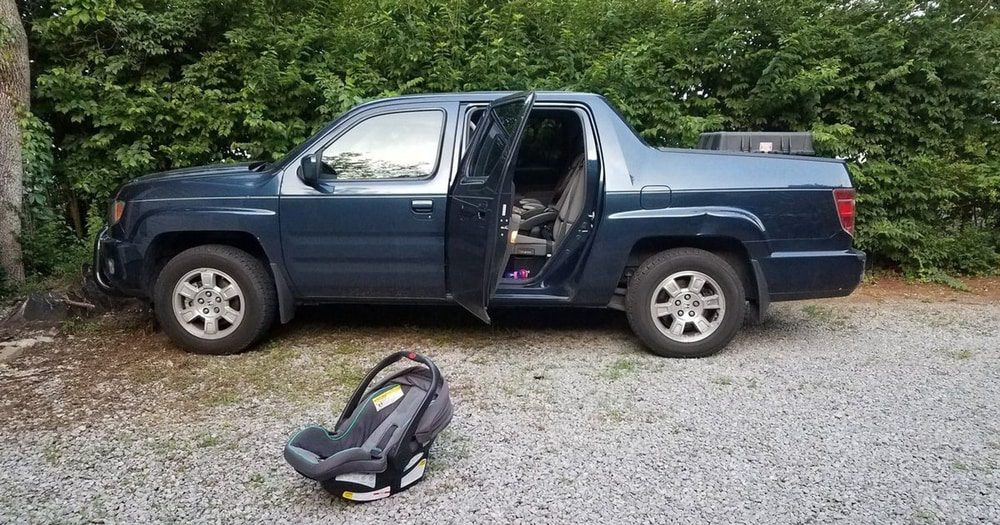 درخواست کمک از پلیس توسط کودک جا مانده در خودروی قفل شده!