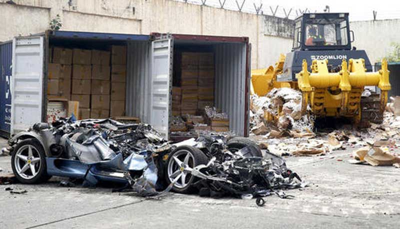 نابود کردن فراری 304 هزار دلاری به علت واردات غیر قانونی