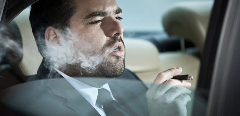 10 ترفند کاربردی و آسان برای از بین بردن بوی بد سیگار در داخل خودرو!
