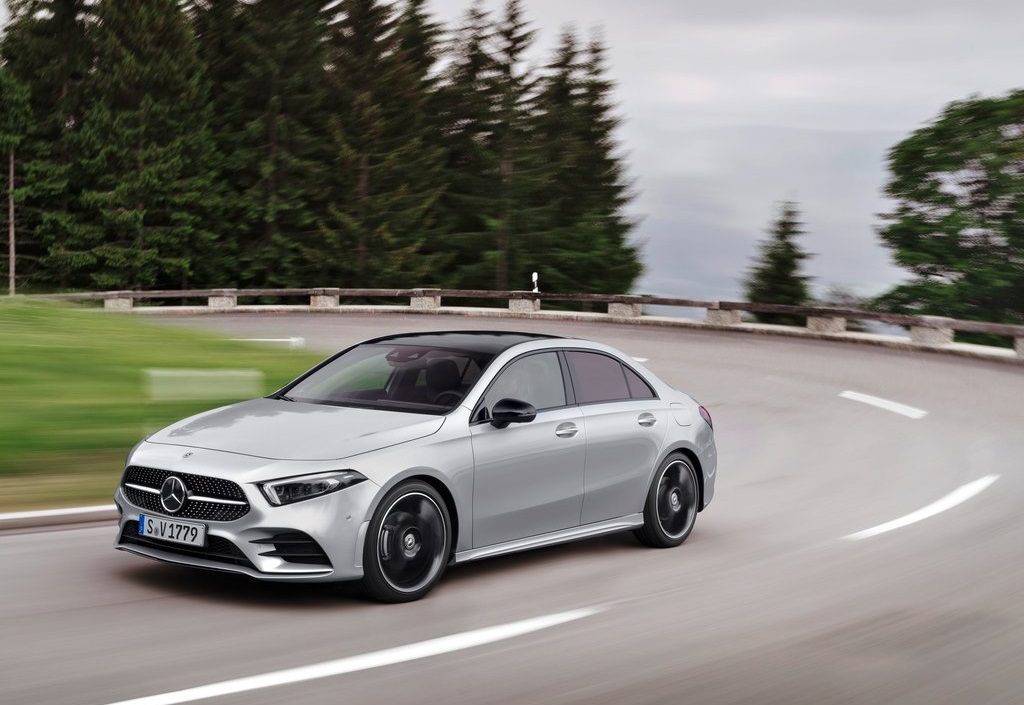 نگاهی به A220 بچه رئیس، ارزانترین سدان مرسدس بنز