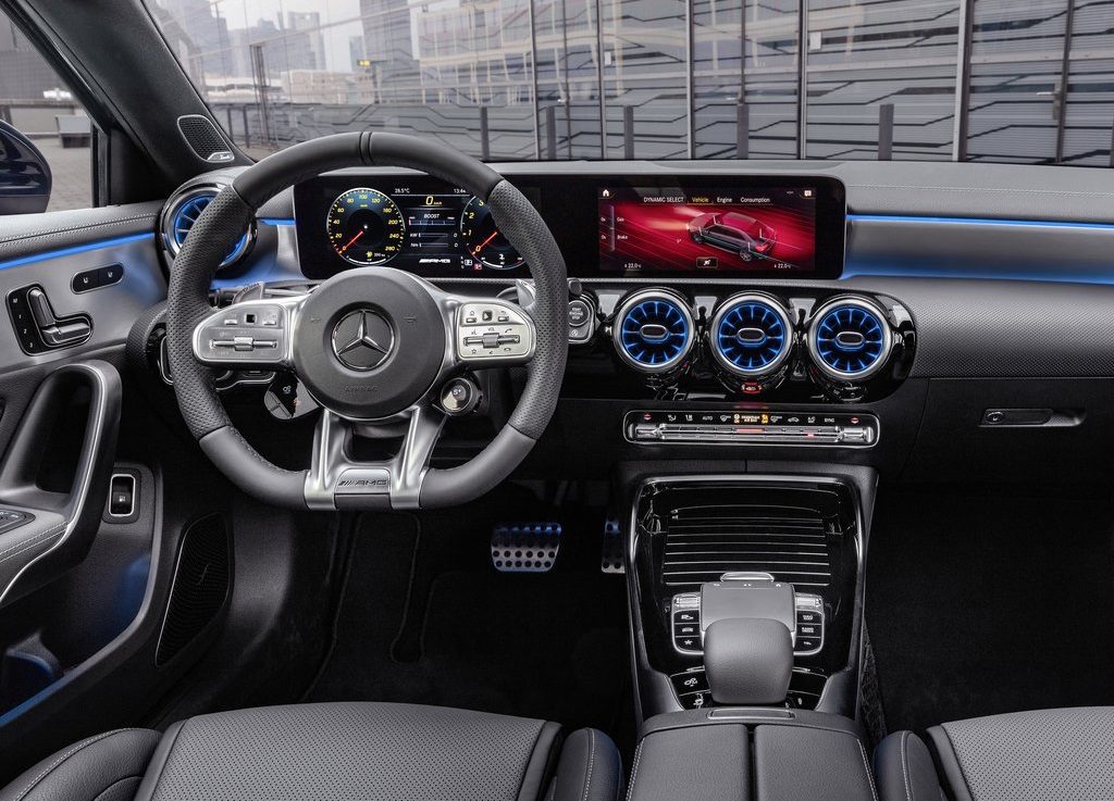 نگاهی به A220 بچه رئیس، ارزانترین سدان مرسدس بنز