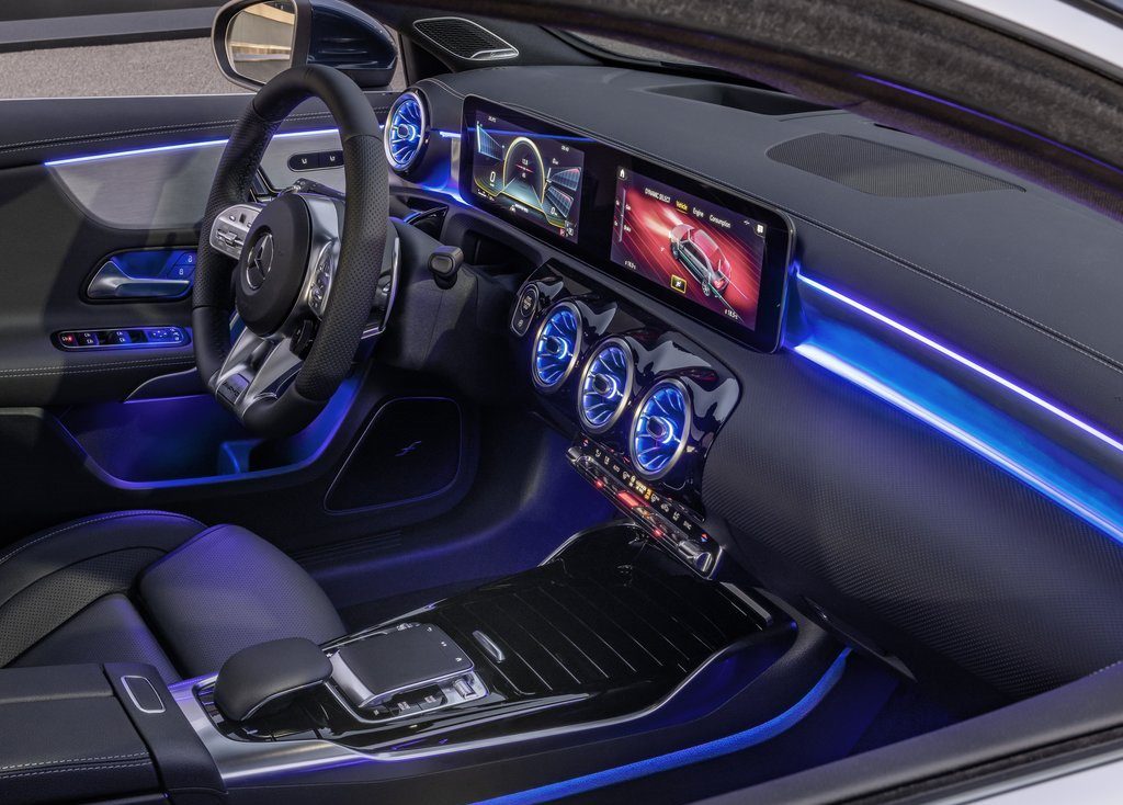 نگاهی به A220 بچه رئیس، ارزانترین سدان مرسدس بنز