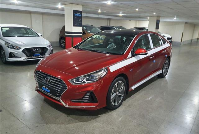 نگاهی کوتاه به سوناتا GLS 2018 + قیمت خودرو در بازار