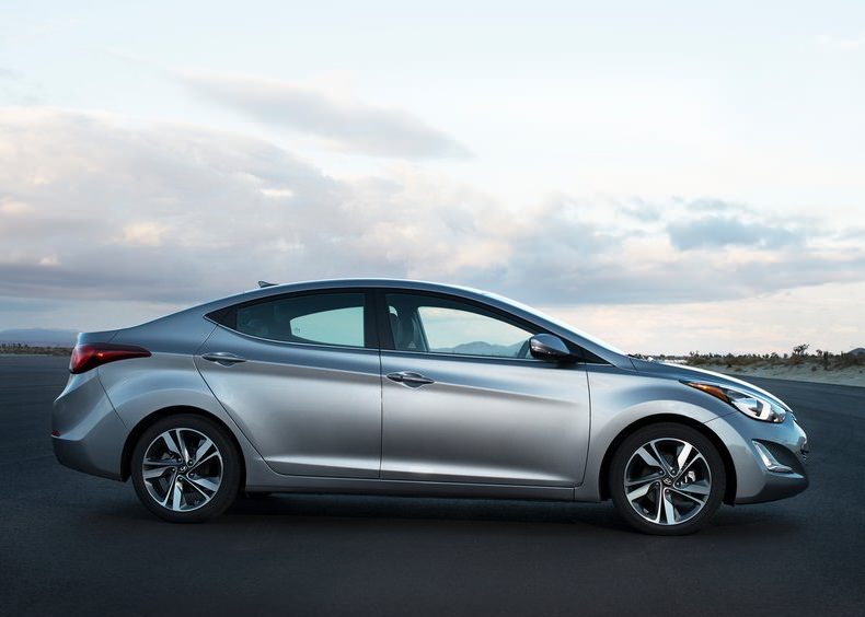 نگاهی کوتاه به هیوندا النترا 2015 + قیمت خودرو در بازار