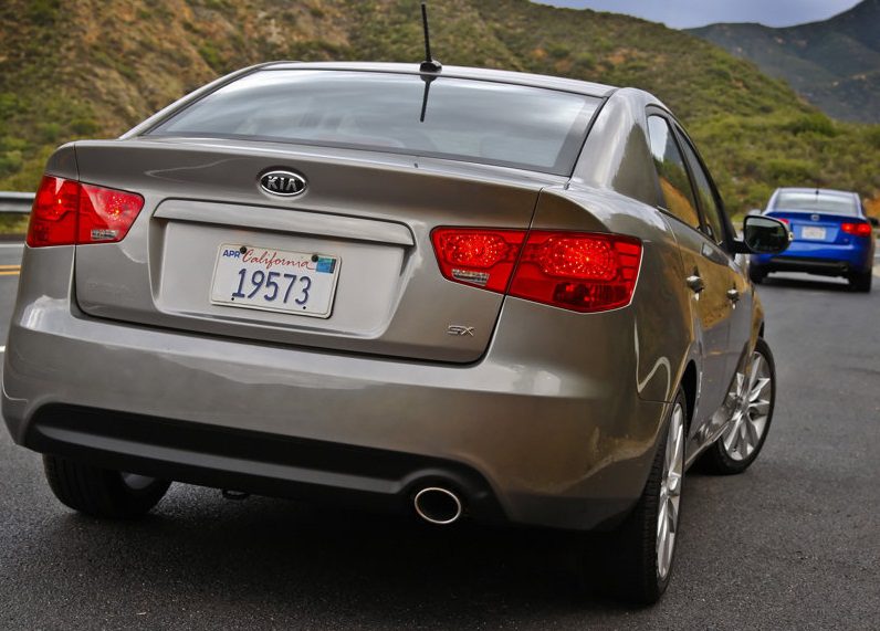 مقایسه کیا سراتو آپشنال با رنو داستر