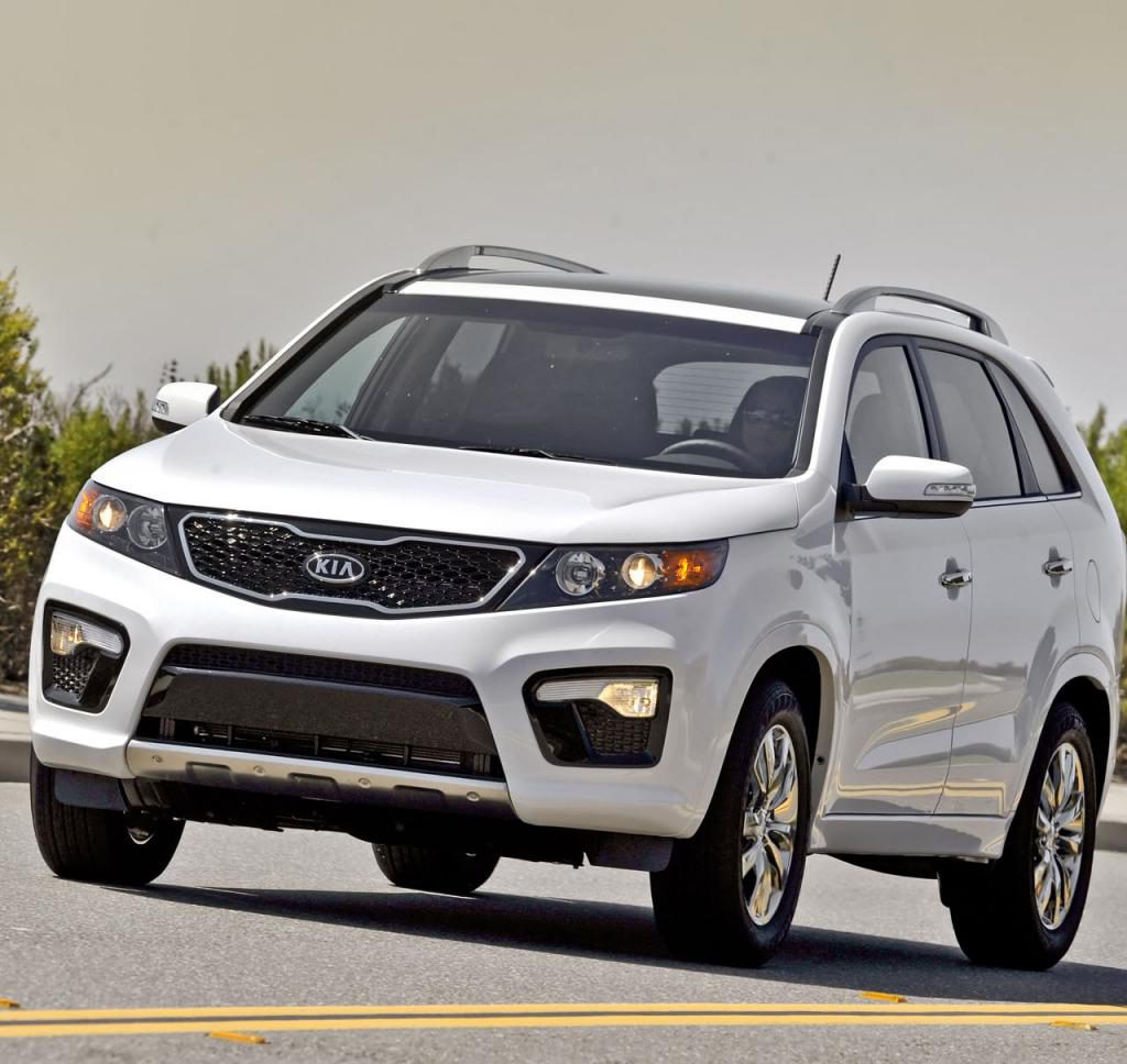 نگاهی کوتاه به کیا سورنتو 2013 + قیمت خودرو در بازار