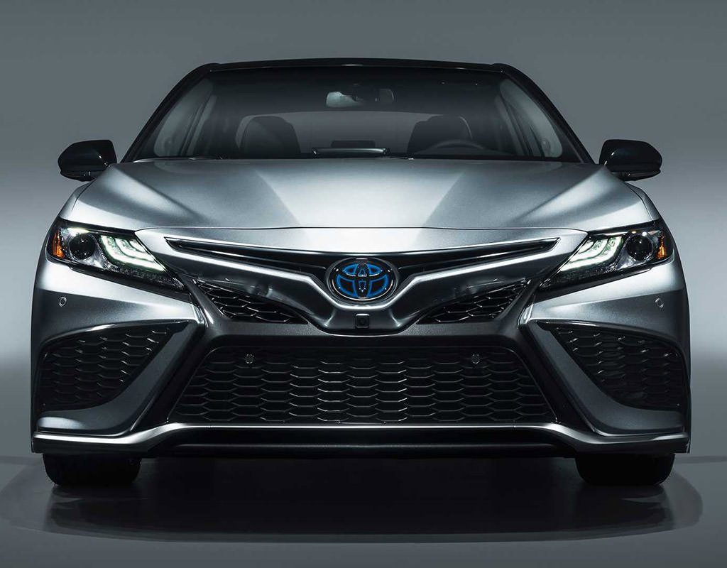 نگاهی کوتاه به تویوتا کمری 2021 + قیمت و مشخصات فنی