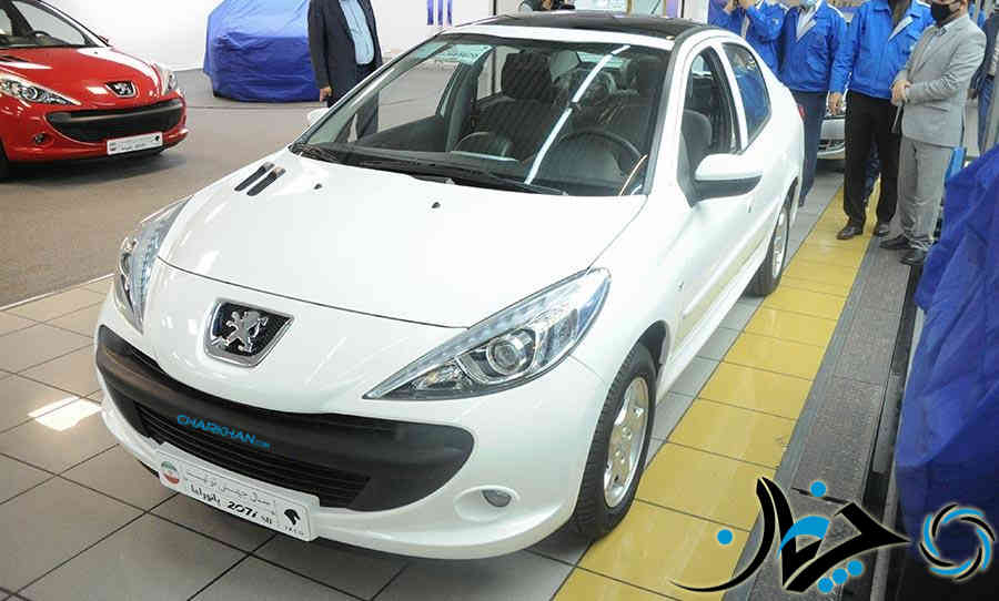 چرا ایران‌خودرو همچنان برخی محصولاتش را با لوگو پژو تولید می‌کند؟ فربد زاوه پاسخ می‌دهد