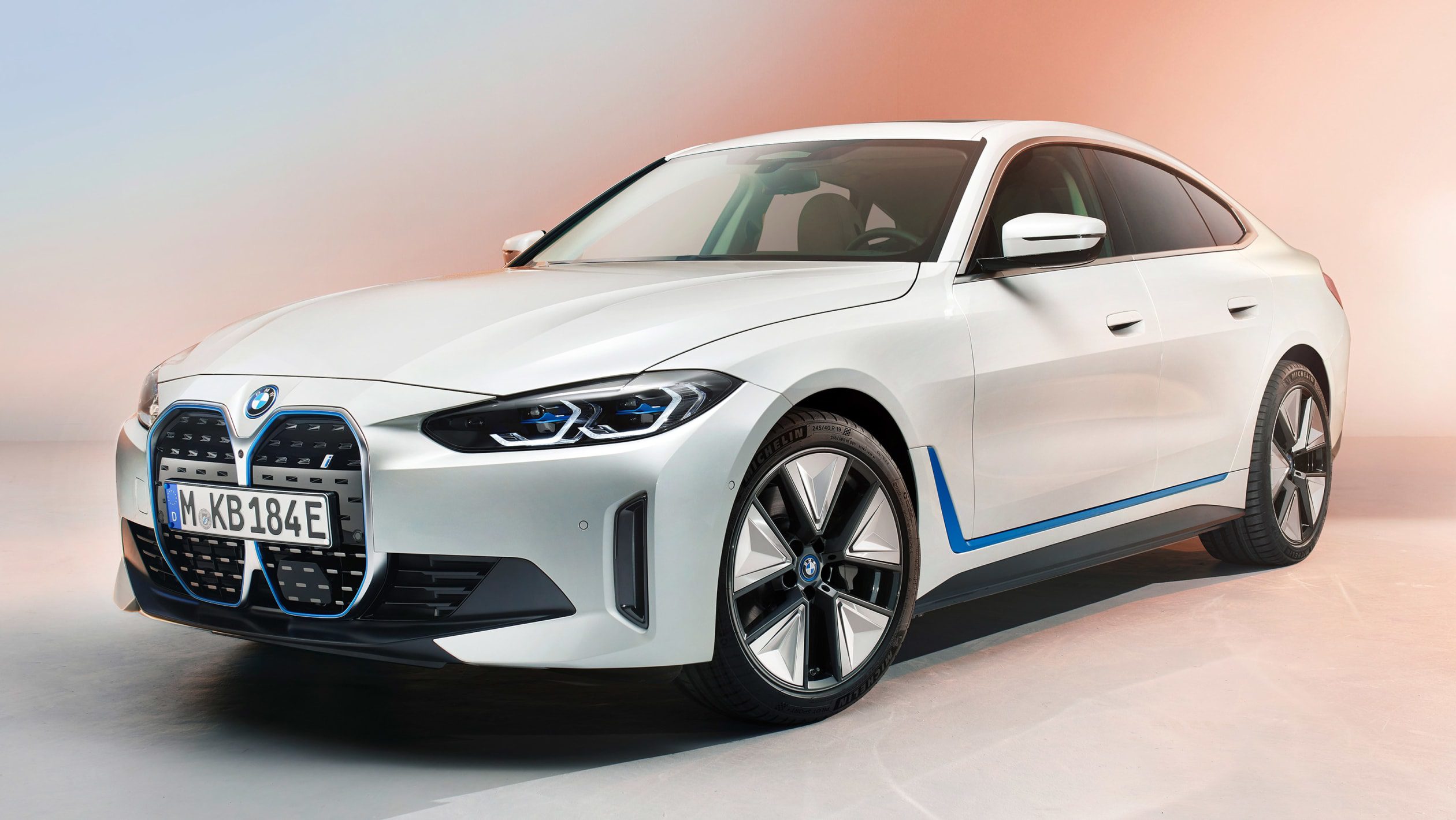 خودروی الکتریکی جدید BMW i4 مدل 2021 رونمایی شد خودروی الکتریکی جدید BMW i4 مدل 2021 رونمایی شد