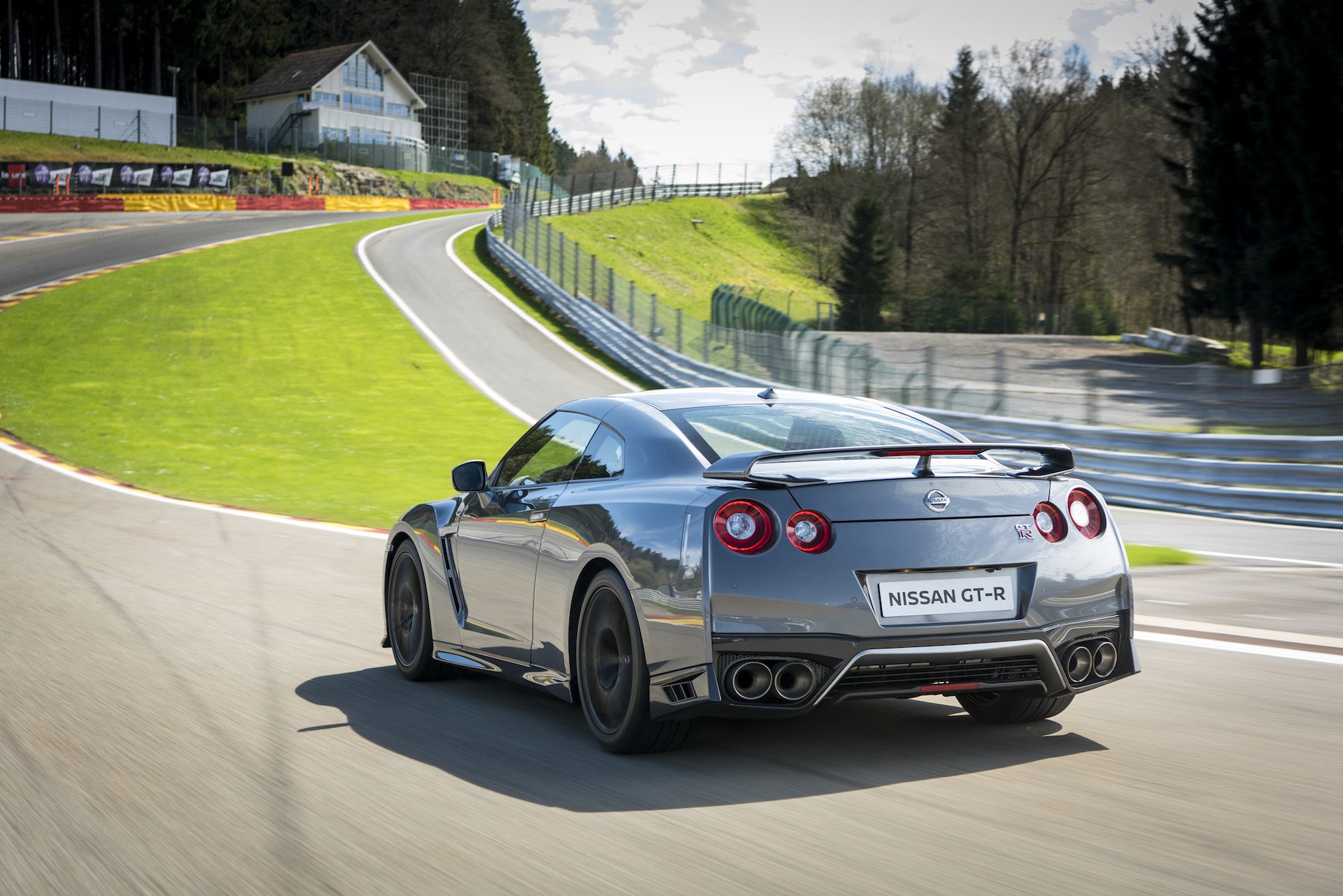 بررسی تاریخچه نیسان GT-R: یک گودزیلای 50 ساله تمام عیار! بررسی تاریخچه نیسان GT-R: یک گودزیلای 50 ساله تمام عیار!