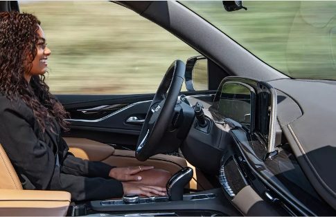 چه خودروهایی دارای سیستم رانندگی خودکار (اتو پایلوت) هستند؟!