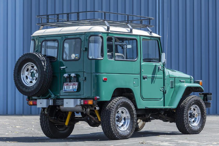 تام هنکس تویوتا لندکروزر خود را به مزایده می‌گذارد!