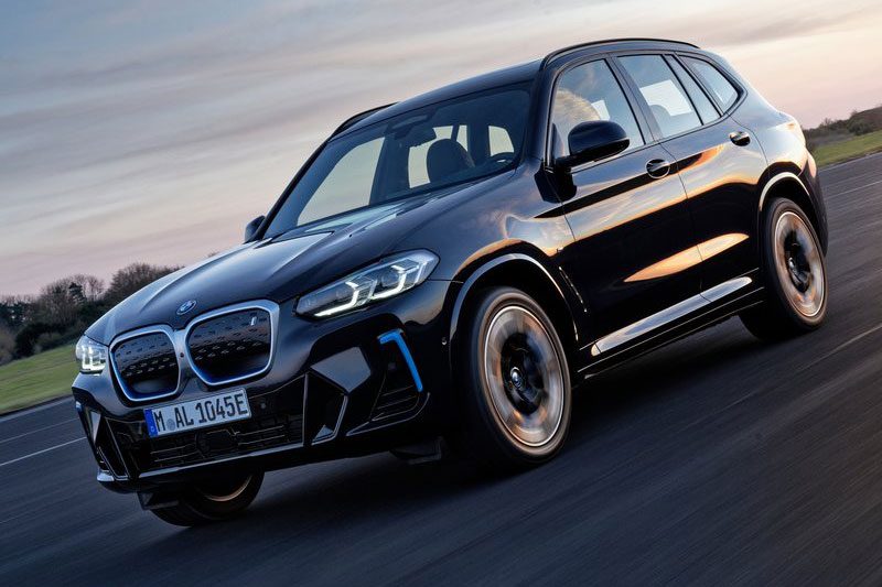 فیس‌لیفت کراس‌اوور الکتریکی ب‌ام‌و iX3 معرفی شد