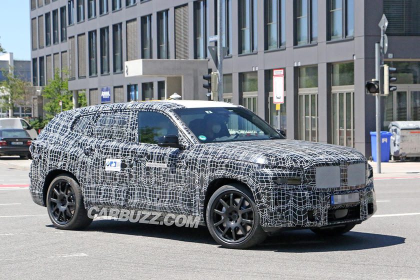 درب‌های پروانه‌ای؛ تازه ترین نبوغ BMW برای شاسی بلندها!