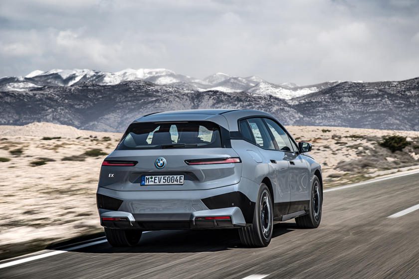 درب‌های پروانه‌ای؛ تازه ترین نبوغ BMW برای شاسی بلندها!