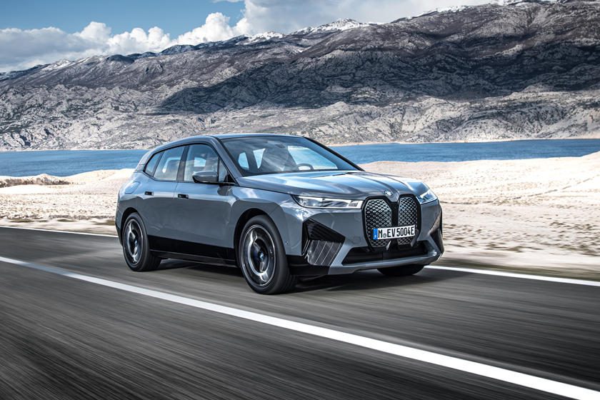 درب‌های پروانه‌ای؛ تازه ترین نبوغ BMW برای شاسی بلندها!