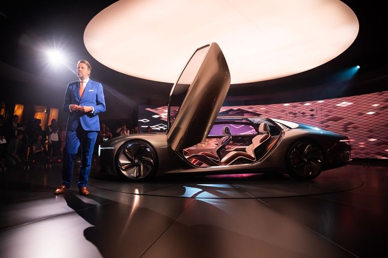 جیلی مدیر اسبق بخش طراحی بنتلی را استخدام می‌کند