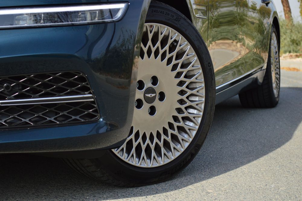 بررسی G80، سدان لوکس جنسیس