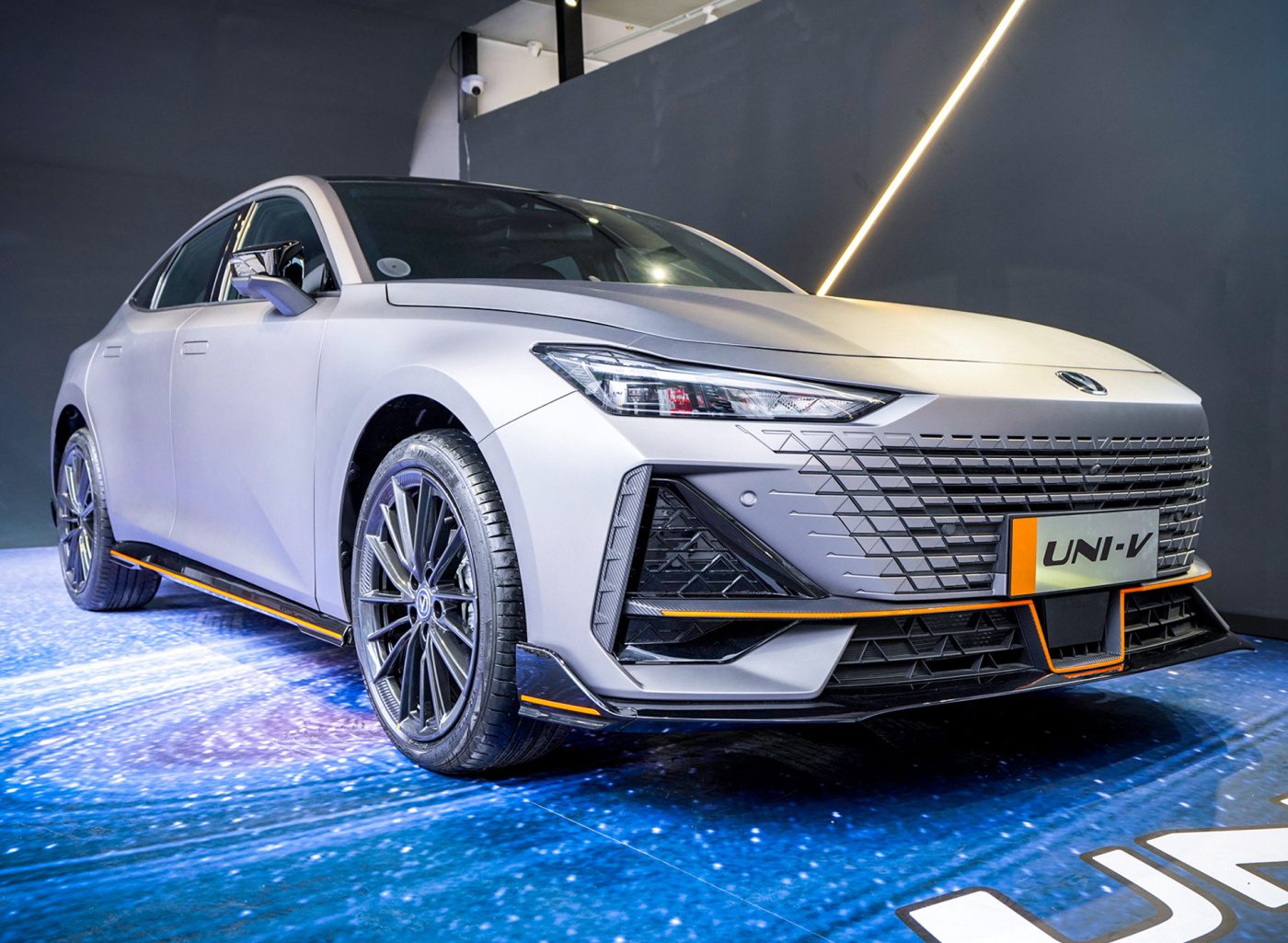 اولین حضور جهانی سدان UNI-V چانگان