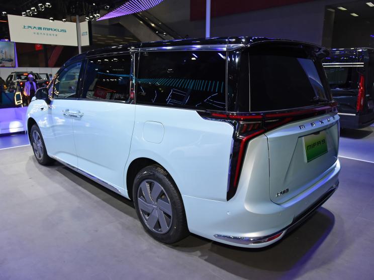 معرفی ام پی وی الکتریکی مکسوس در نمایشگاه گوانگژو