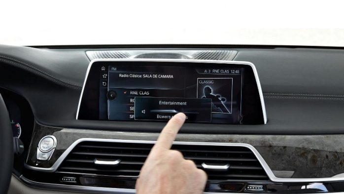 حذف نمایشگر لمسی در خودروهای بی‌ام‌و!