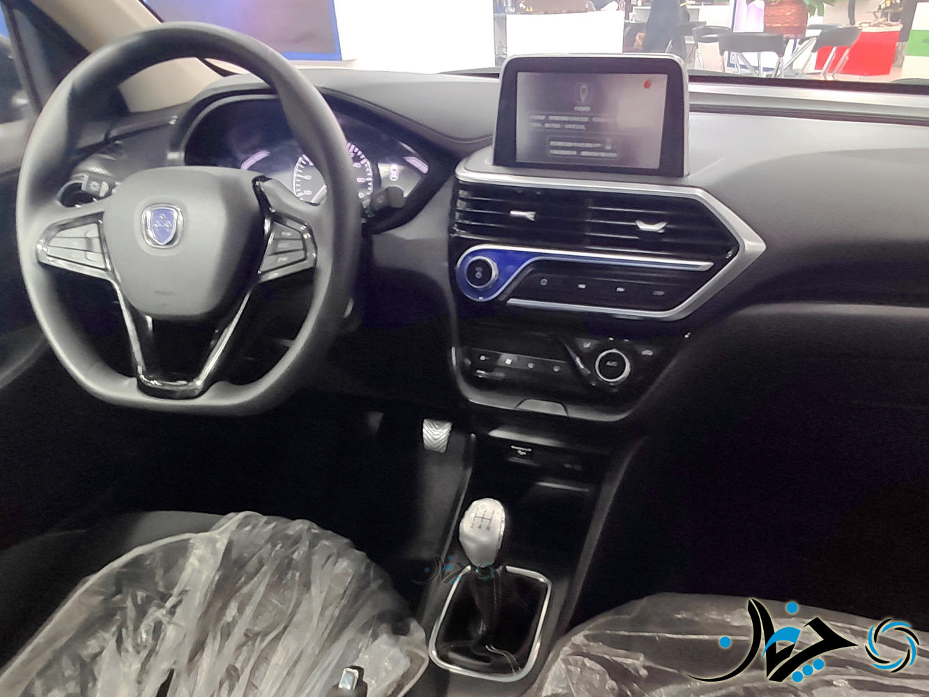 فردا 511 برای اولین‌بار با گیربکس دستی در نمایشگاه خودرو اردبیل 1400 دیده شد!